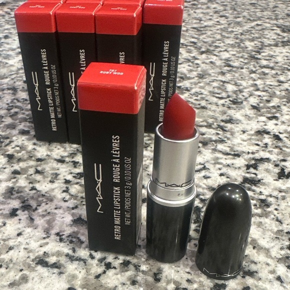 RUBY WOO MAC Matte Lipstick - Picture 2 of 3